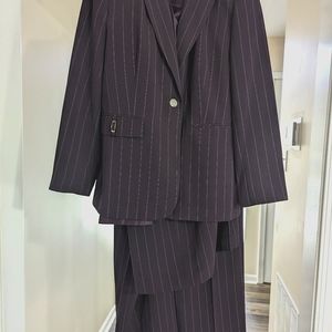 (4) Piece Pinstripe (plum) Worthington Pantsuit Stretchy Petite set